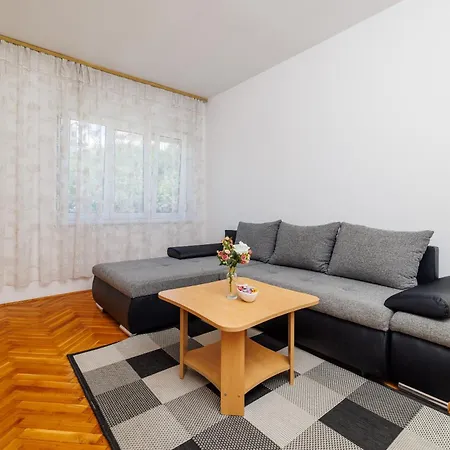 Johann I Apartment
